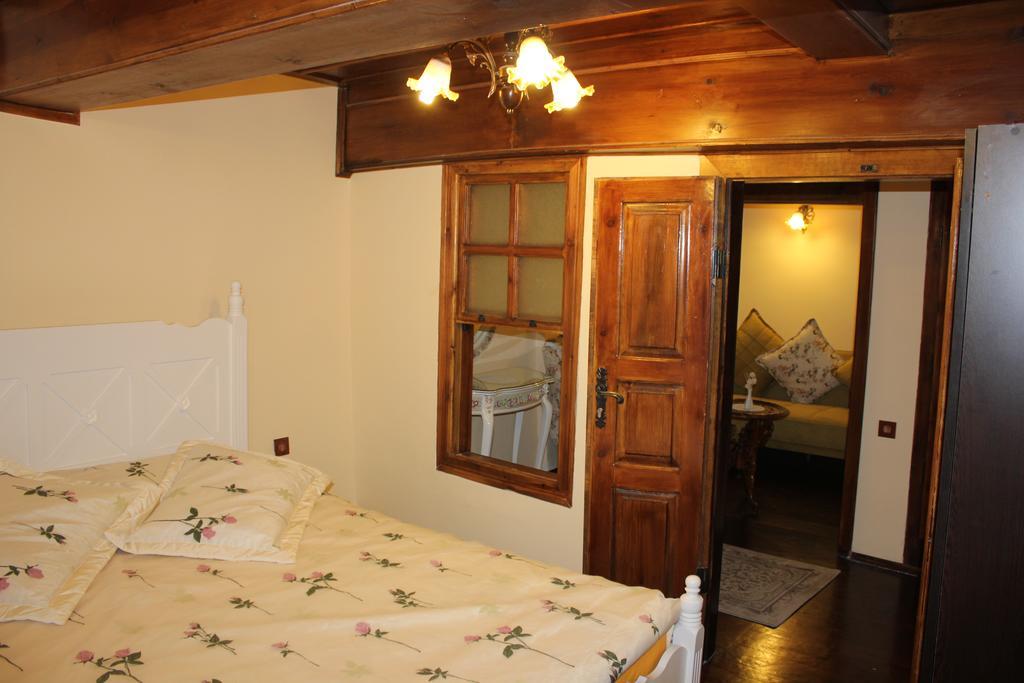 Papazin Konagi Hotell Ayvalı Rum bild